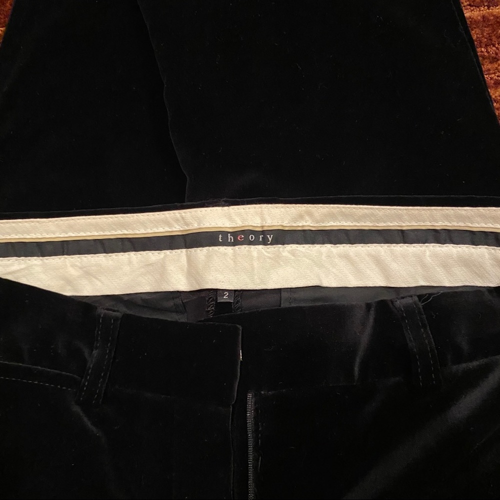 Black Capri pants